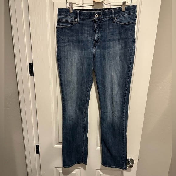 Levi's Denim - Levi’s Perfect Waist 525 Straight Leg Jeans Medium wash Size 14